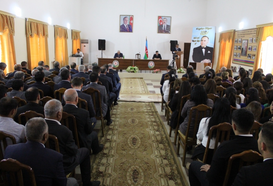 Azərbaycan xalqı yeni əsrə və yeni minilliyə Ulu Öndər Heydər Əliyev zəkasının işığında qədəm qoyub