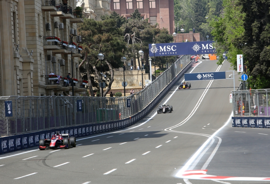 F2 PRACTICE: Bearman leads fast-starting rookies in opening Baku session
