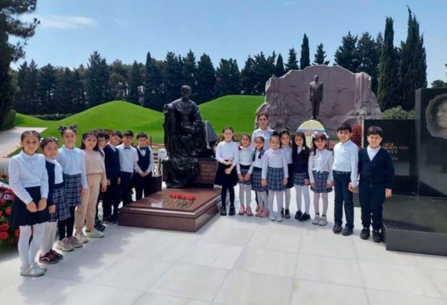 Təhsil müəssisələrində akademik Zərifə Əliyevanın xatirəsi anılıb