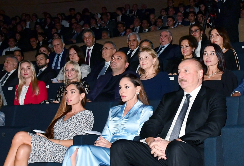Ilham Aliyev y Mehriban Aliyeva asistieron al concierto dedicado al 100 aniversario de la académica Zarifa Aliyeva