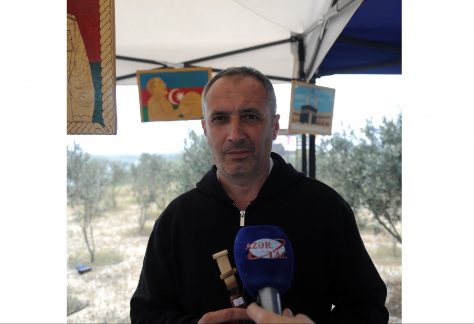 Sərgi iştirakçısı: Xalqımıza xas olan alət və mahnıları xarici turistlərə tanıtmağa çalışıram