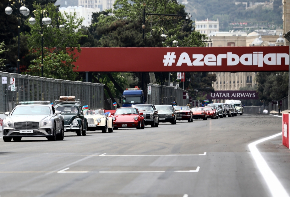Bakou : une course de voitures anciennes organisée sur la piste du Grand Prix d’Azerbaïdjan