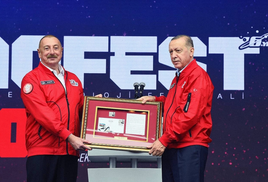 Türkiye presenta el sello postal dedicado al centenario de Heydar Aliyev