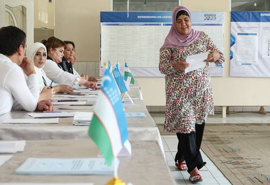 Население Узбекистана одобрило поправки в Конституцию страны