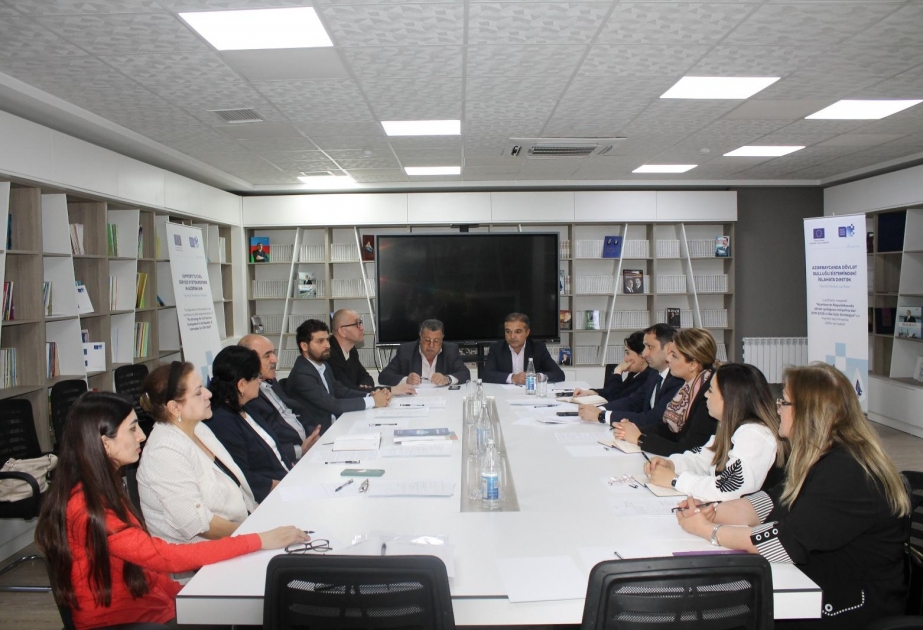 İnformatika fənni üzrə imtahan materialları müzakirə edilib