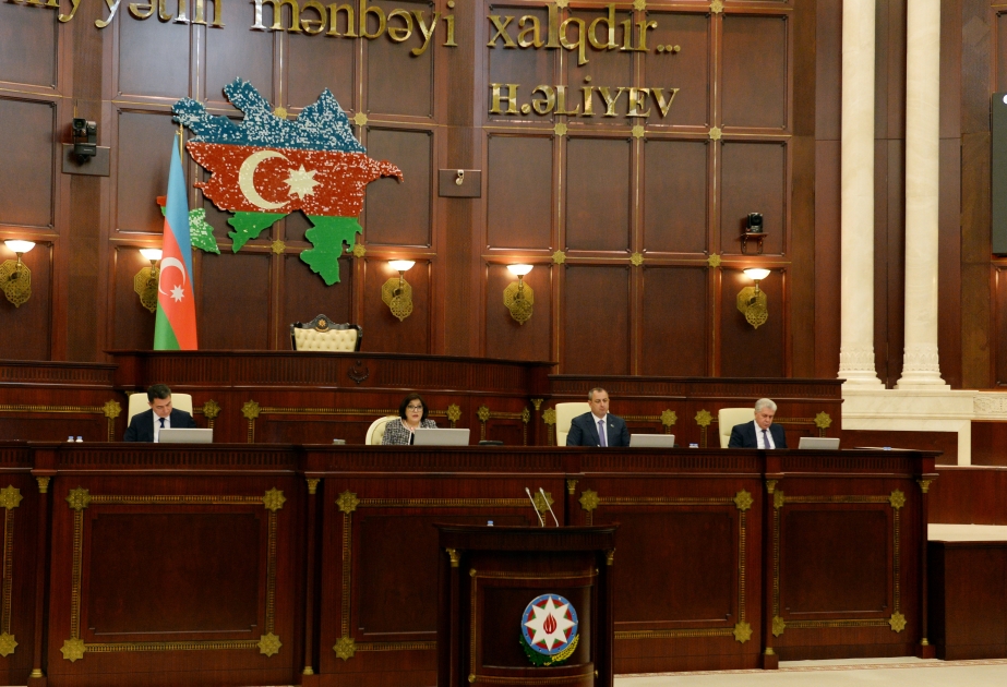 “Notariat haqqında” Qanuna dəyişikliklər Milli Məclisdə təsdiqlənib