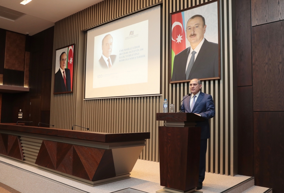 Dövlət Statistika Komitəsində Ulu Öndər Heydər Əliyevin anadan olmasının 100 illik yubileyi qeyd olunub