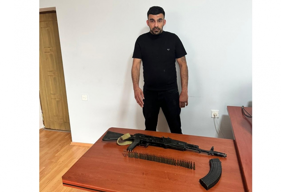 Qobustanda İran vətəndaşına kuryerlik edən şəxsdən avtomat aşkarlanaraq götürülüb VİDEO