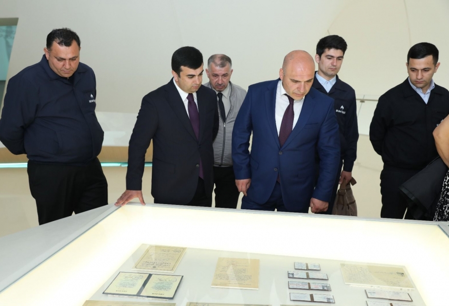 “Azəriqaz”ın əməkdaşları Heydər Əliyev Mərkəzinə ekskursiya ediblər