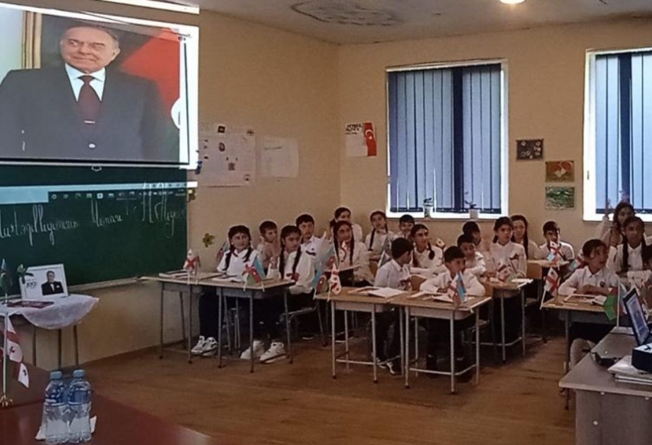 Qardabani rayonundakı iki kənd məktəbində Ulu Öndərə həsr olunmuş dərslər keçirilib