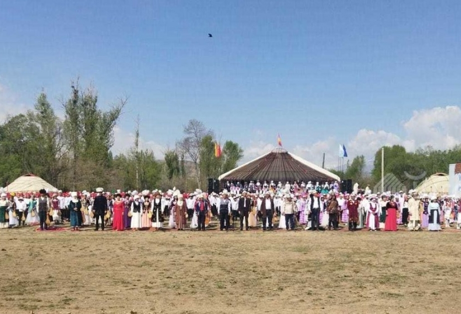 Qırğızıstanda “Manas” dastanını 1250 nəfər xorla oxuyub