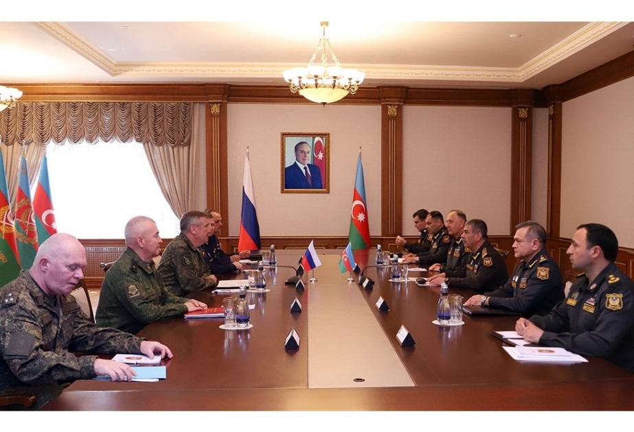 Azerbaijani defense minister meets with new Commander of Russian peacekeeping forces