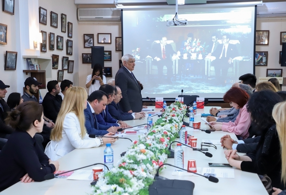 阿塞拜疆语言大学举行《纪念盖达尔·阿利耶夫诞辰一百周年。 盖达尔·阿利耶夫对中国历史性访问》一书发布会
