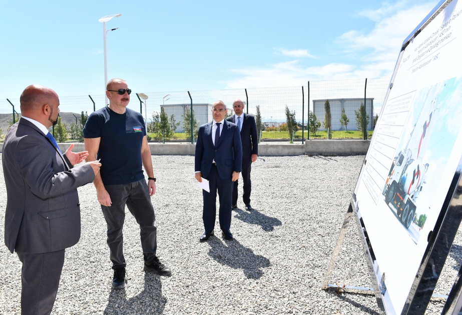 Präsident Ilham Aliyev besichtigt Baufortschritt in der Wirtschaftszone „Araz Wadi“ und legt Grundstein für mehrere Unternehmen VIDEO