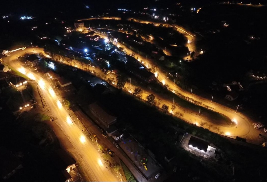 Laçının yolları gecələr işıq saçır  FOTO