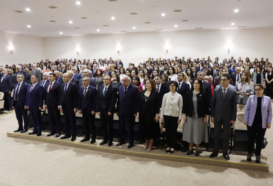 Dövlət Həkimləri Təkmilləşdirmə İnstitutunda Ümummilli Liderin 100 illik yubileyinə həsr olunan beynəlxalq elmi-praktik konfrans keçirilib