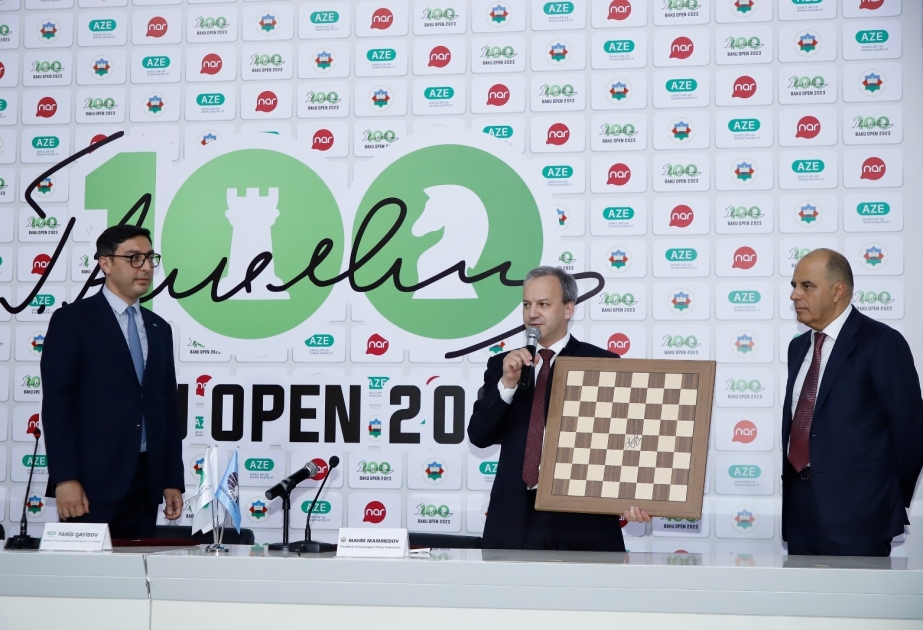 FIDE-nin prezidenti şahmat tacı uğrunda görüşdə istifadə olunan lövhəni AŞF-yə hədiyyə edib