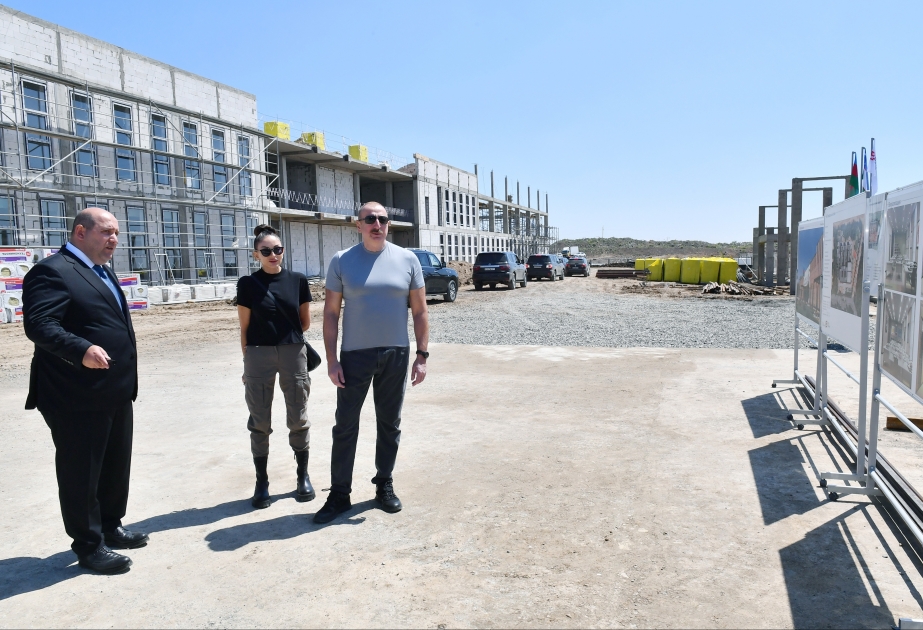 Ilham Aliyev inspecte les travaux de construction d’une école à Fuzouli en cours de construction au nom du peuple ouzbek VIDEO