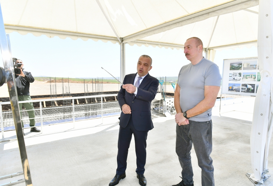 La première pierre du complexe des systèmes d’approvisionnement en eau potable, d’égouts et d’évacuation des eaux pluviales de la ville de Fuzouli a été posée