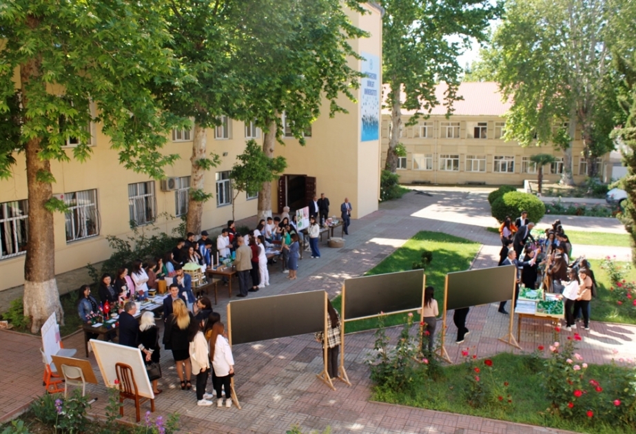 Mingəçevir Dövlət Universitetində tələbələrin əl işlərindən ibarət sərgi açılıb