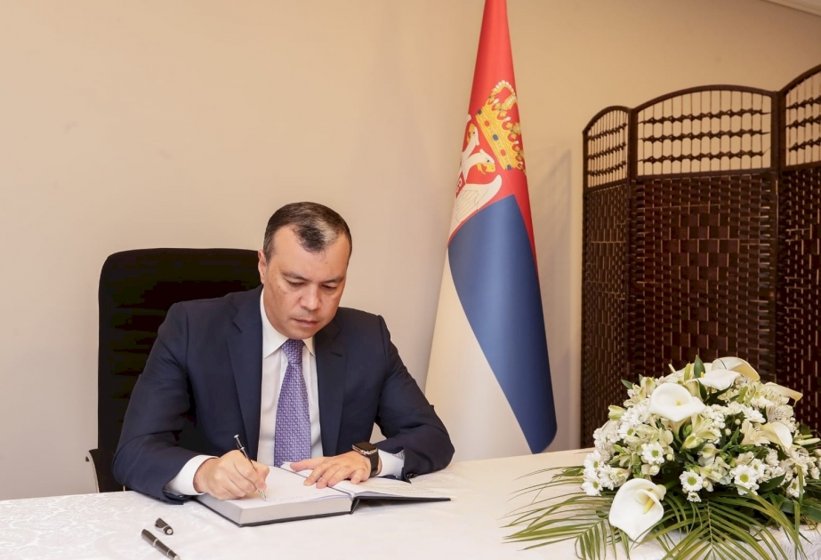 Əmək və əhalinin sosial müdafiəsi naziri Serbiyanın səfirliyində başsağlığı kitabına ürək sözlərini yazıb