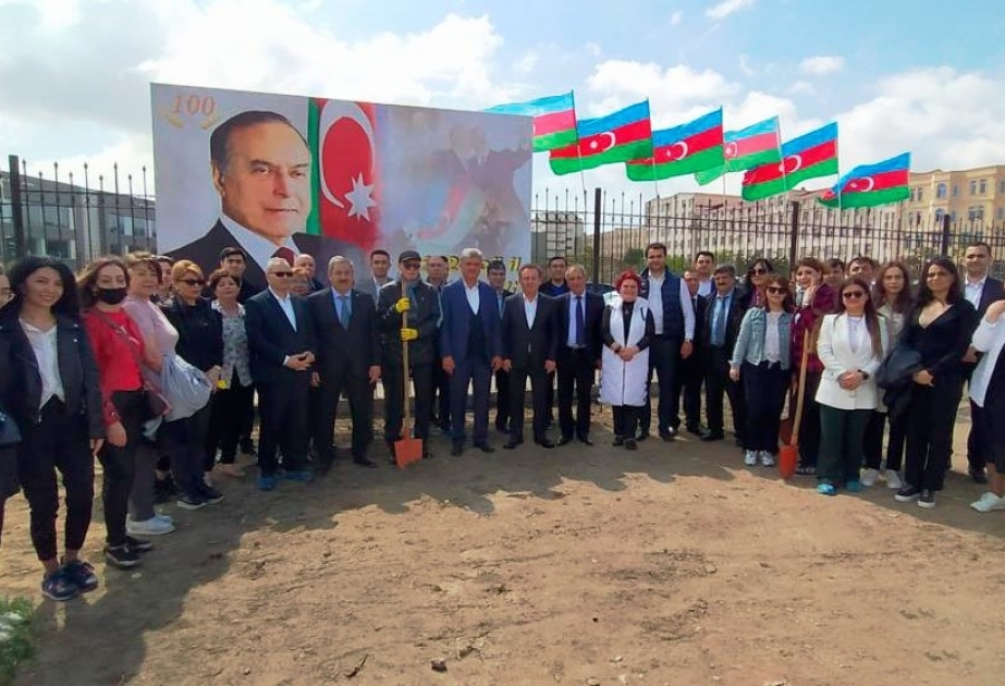 Nazirliyin kollektivi Ulu Öndərin 100 illiyinə həsr olunmuş ağacəkmə kampaniyasında