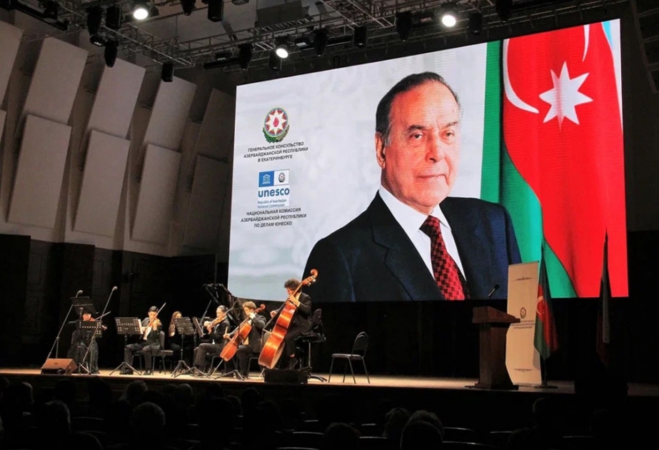 Novosibirskdə Ulu Öndərin 100 illik yubileyinə həsr olunmuş təntənəli gecə keçirilib VİDEO
