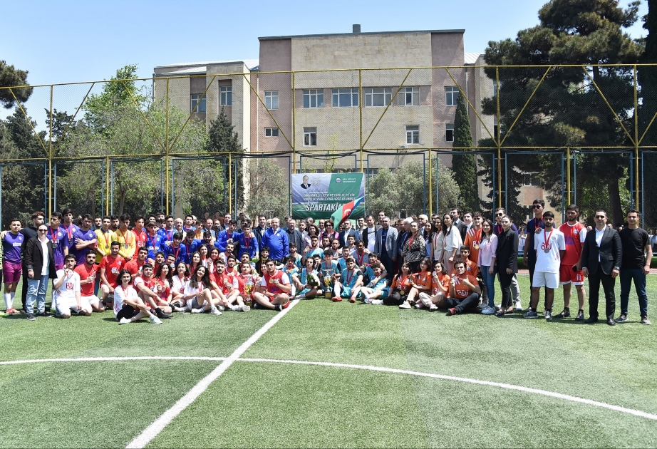 BDU-da Ümummilli Liderin 100 illik yubileyinə həsr olunmuş spartakiadanın qalibləri mükafatlandırılıb