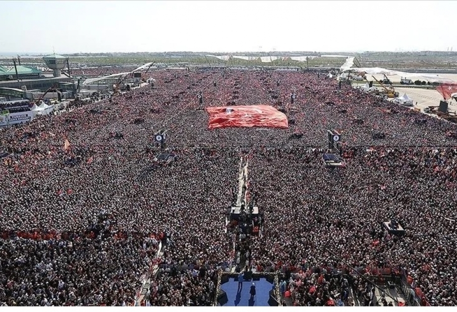 Prezident Ərdoğanın Böyük İstanbul Toplantısında 1 milyon 700 min insan iştirak edib