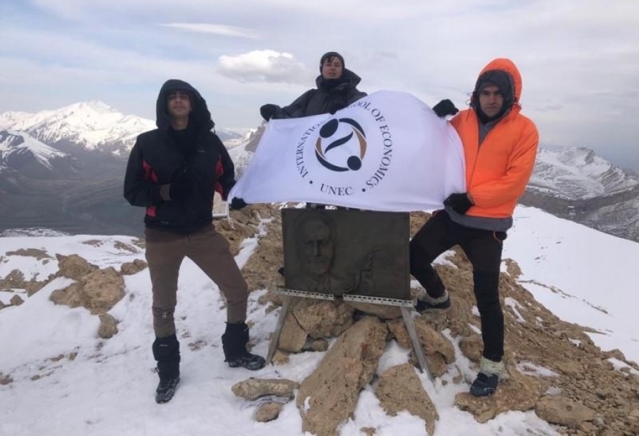 UNEC-in kollektivi “Heydər Əliyev zirvəsi”nə yürüş edib