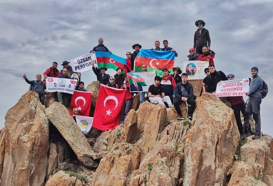Ümummilli Liderin xatirəsi Haçadağın zirvəsində anılıb
