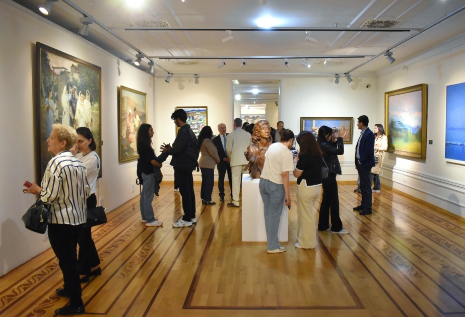 Milli İncəsənət Muzeyində “Heydər Əliyev 100 – Sevimli əsərlər” adlı sərgi açılıb
