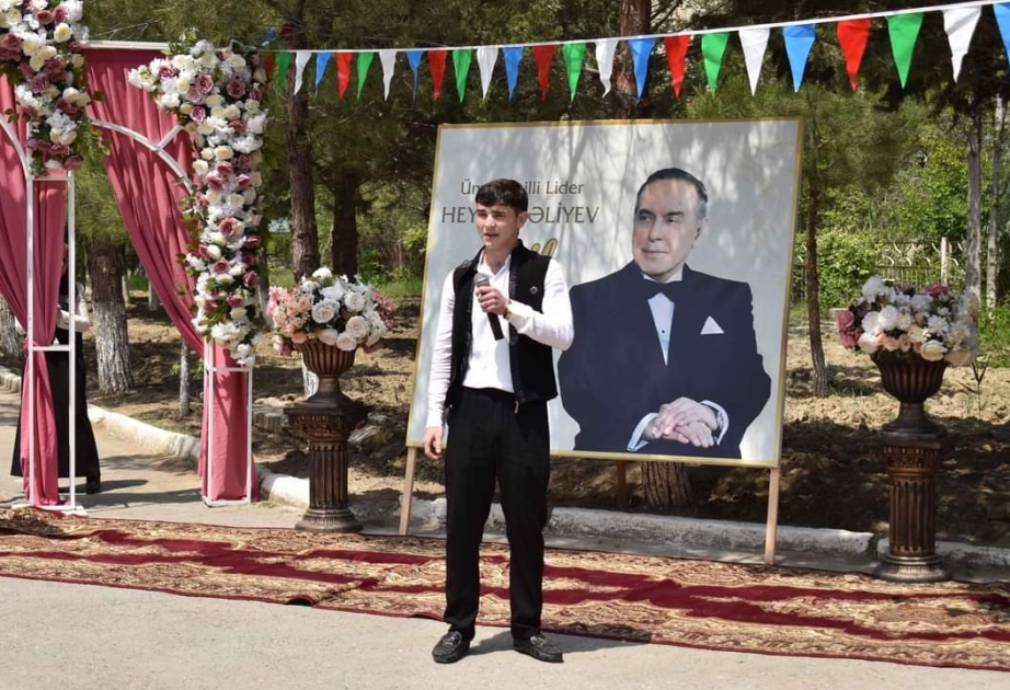 Tələbələr Ulu Öndərin 100 illik yubileyi münasibətilə ədəbi-bədii kompozisiya təqdim ediblər