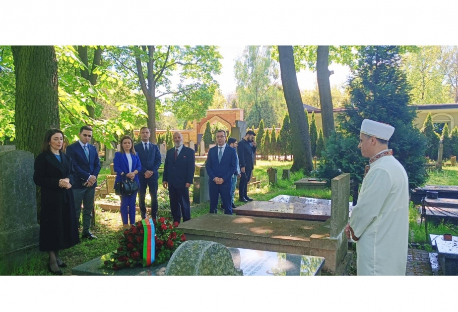 Faşizm üzərində Qələbə Günündə Varşavada azərbaycanlı polkovnik Vəli bəy Yadigar yad edilib
