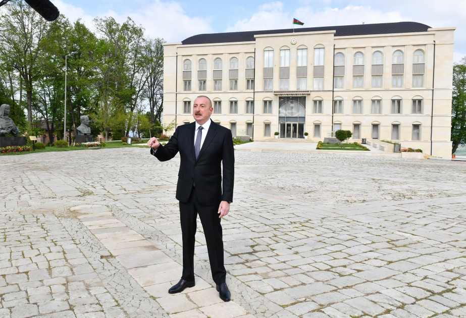Президент: Заслуги великого лидера перед азербайджанским народом неоценимы