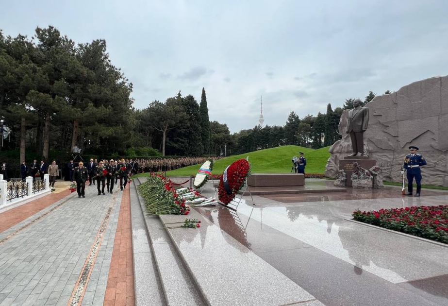 Fövqəladə Hallar Nazirliyinin kollektivi Ulu Öndərin xatirəsini yad edib