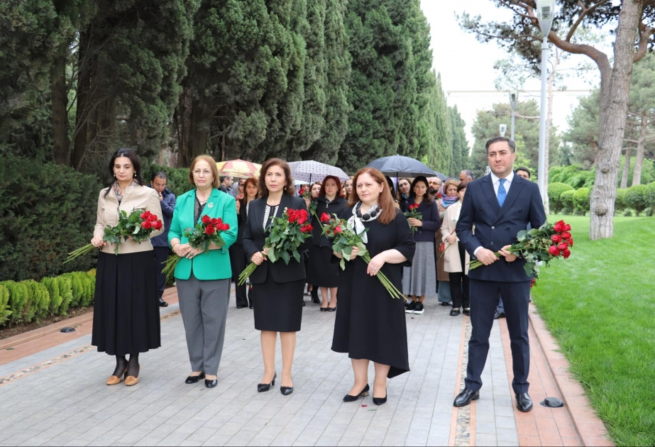 AQUPDK-nın kollektivi Ulu Öndər Heydər Əliyevin xatirəsini anıb