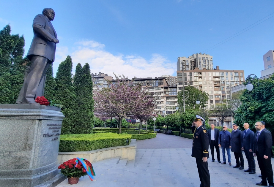 Kiyevdə Ulu Öndər Heydər Əliyevin xatirəsi anılıb
