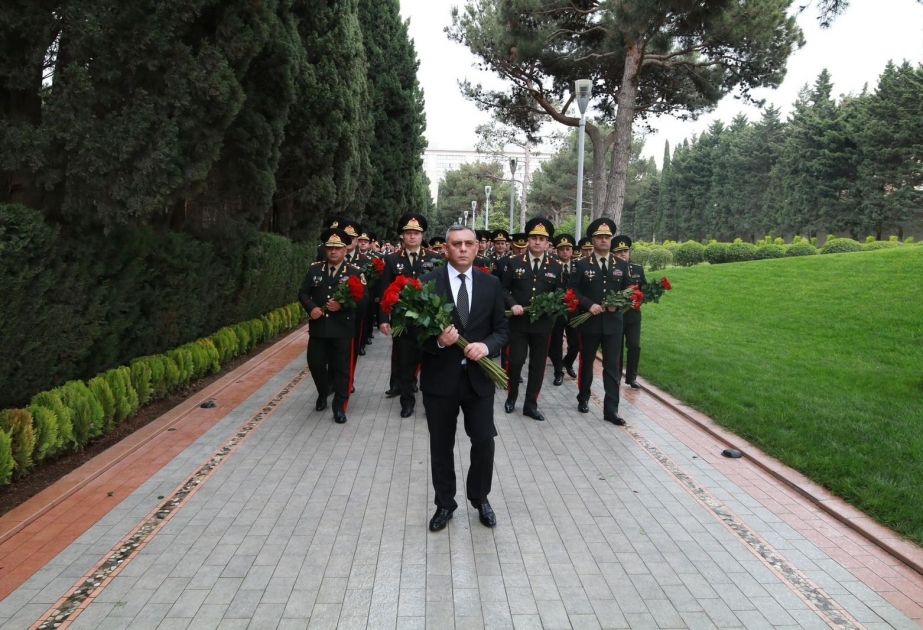 Səfərbərlik və Hərbi Xidmətə Çağırış üzrə Dövlət Xidmətinin rəhbərliyi Ulu Öndərin xatirəsini anıb