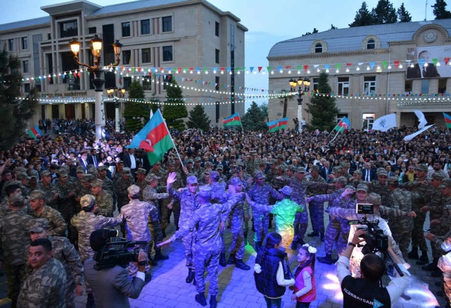 Tərtərdə bayram konserti və möhtəşəm atəşfəşanlıq