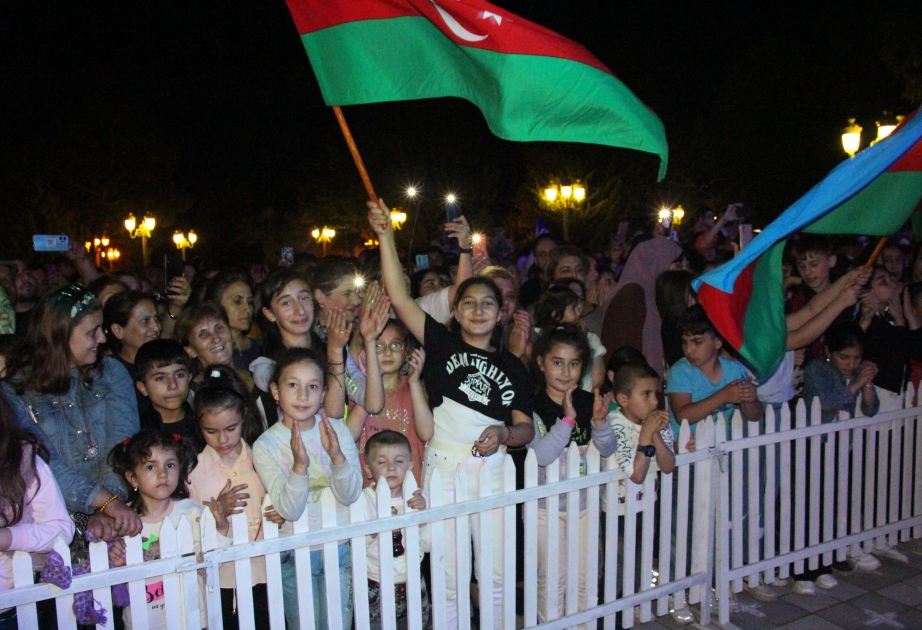Yevlaxda konsert və möhtəşəm atəşfəşanlıq
