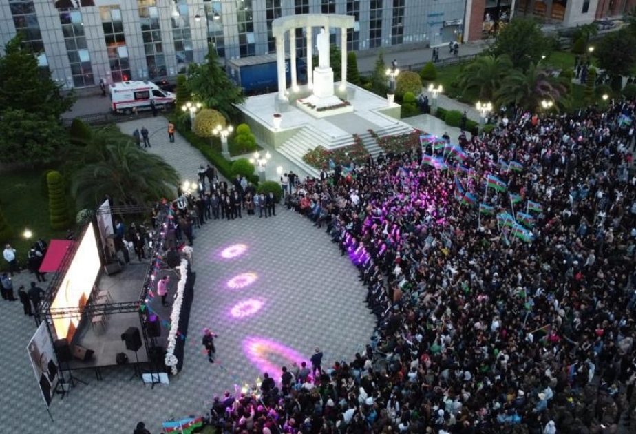 Lənkəranda bayram konserti və möhtəşəm atəşfəşanlıq təşkil edilib