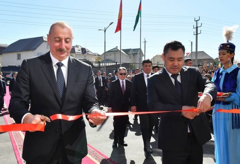 Sadyr Japarov: "La apertura de la escuela que lleva el nombre de Heydar Aliyev en Kirguistán es un símbolo de la hermandad de nuestros pueblos"