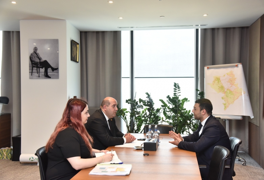 Prezidentin xüsusi nümayəndəsi Emin Hüseynov ikinci “Yüksəliş” müsabiqəsinin qalibi ilə görüşüb