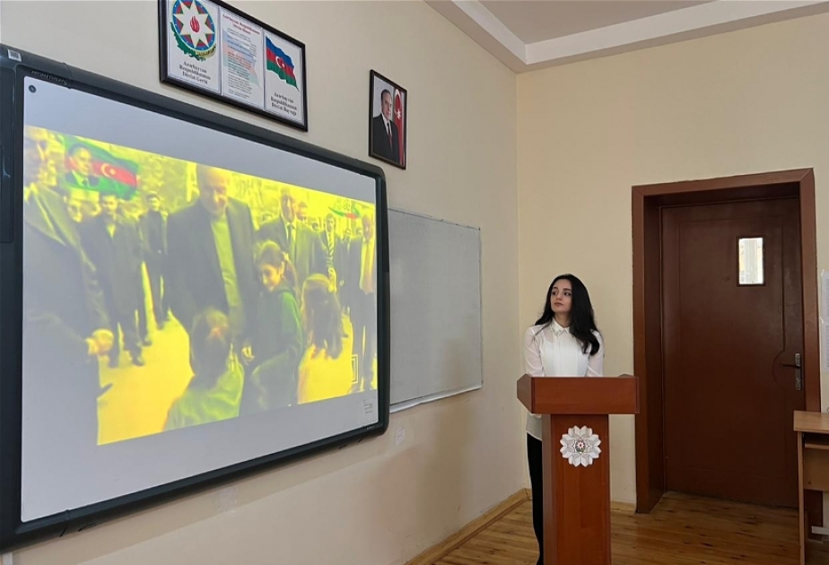 Təcrübəçi tələbələr şagirdlərlə birgə Ulu Öndərin 100 illiyini qeyd ediblər