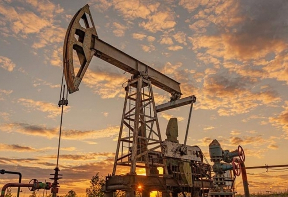 Azerbaijan produces 512,000 barrels of crude oil per day in April
