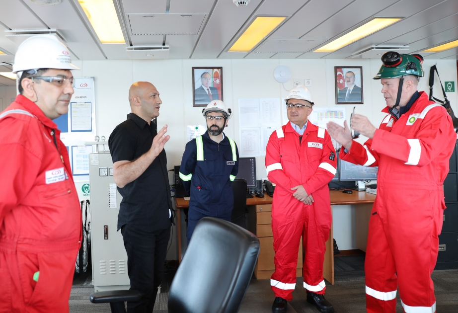 SOCAR, ARDNF və bp-nin nümayəndə heyəti Heydər Əliyev adına yarımdalma qazma qurğusunda olub