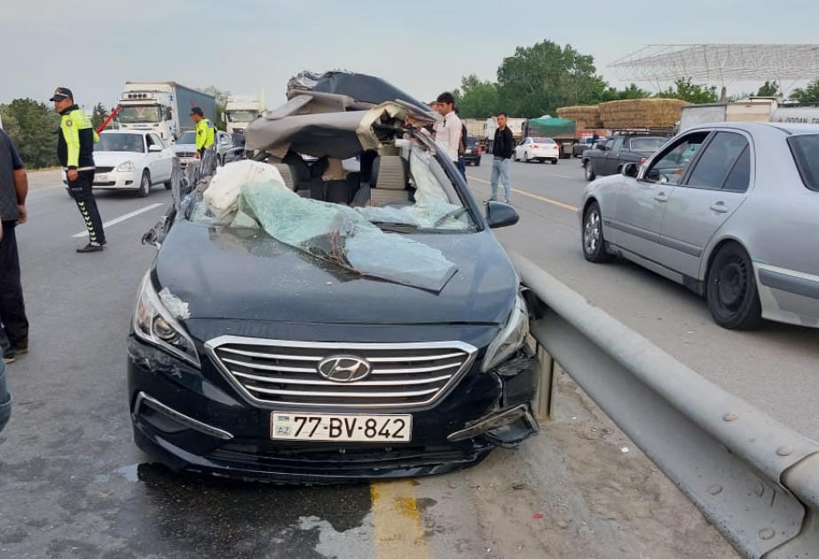 Hacıqabulda qəza zamanı sürücü xəsarət alıb, övladı isə ölüb