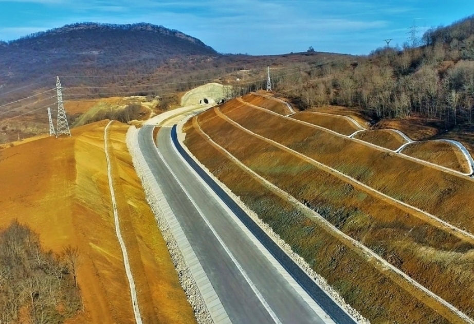 Строительство магистральной автомобильной дороги Ахмедбейли–Физули–Шуша планируется завершить к концу года