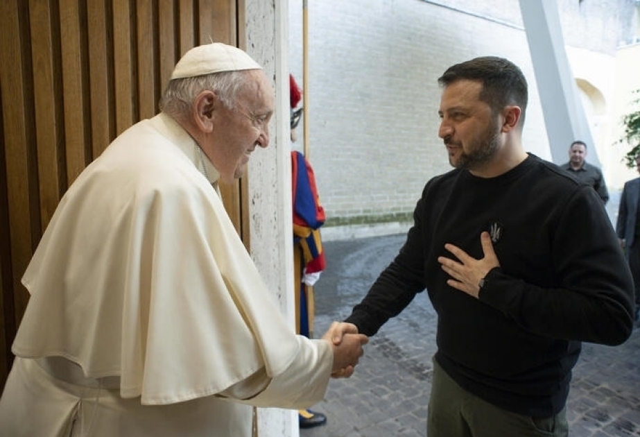 Ukraine's Zelenskyy meets pope, Italian leaders in push for peace